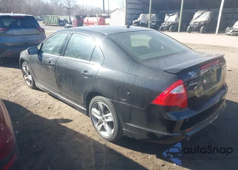 2011 Ford Fusion Sport z USA, uszkodzony, nr VIN 3FAHP0KC2BR210226